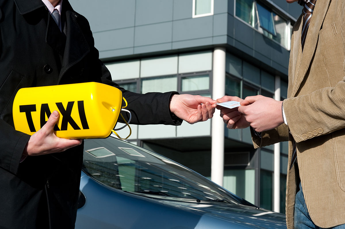 Comment obtenir une licence de taxi : étapes et exigences essentielles